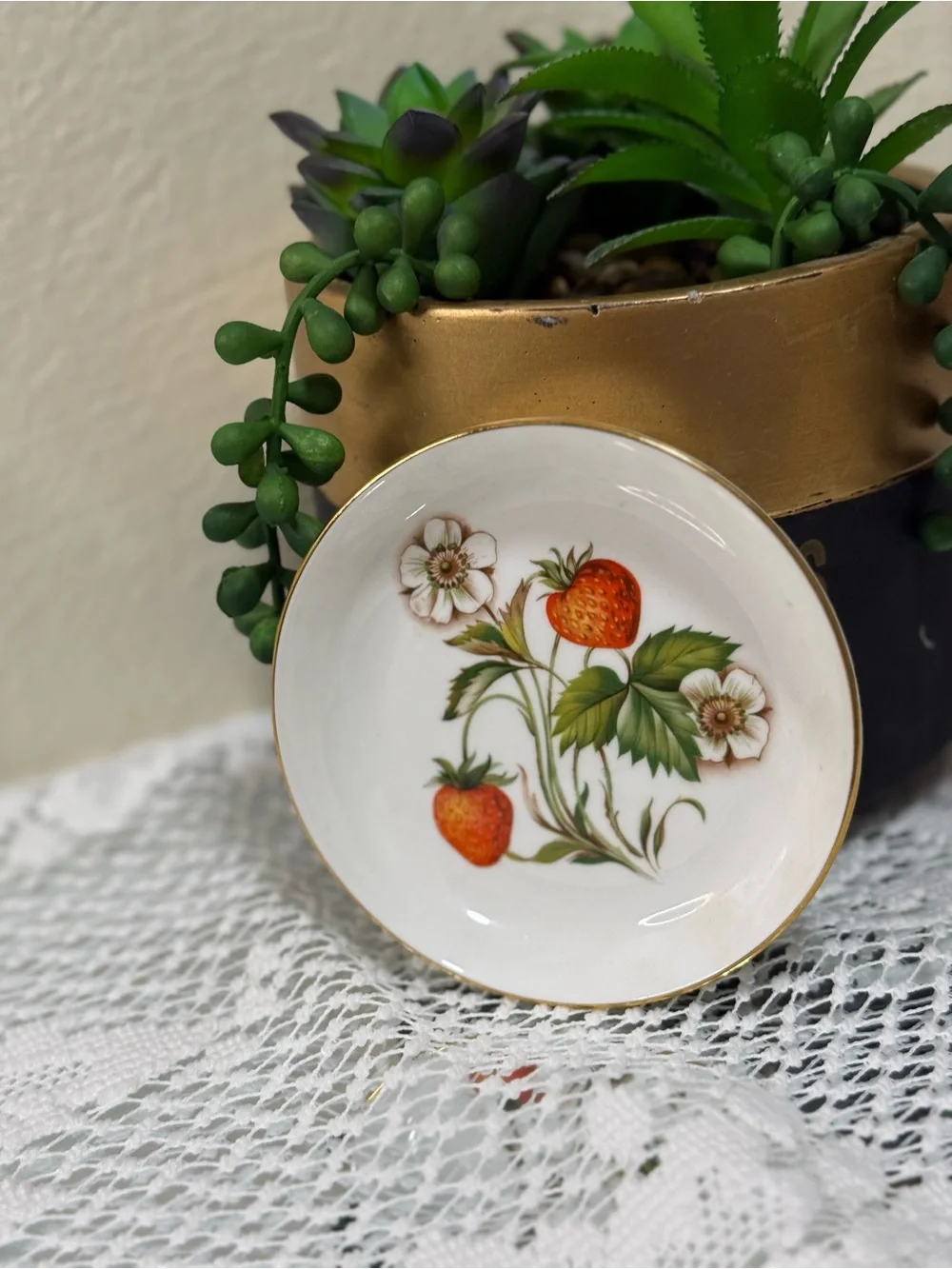 Oakley China Ltd Bone China Strawberry Butter Pat Plate 3.5